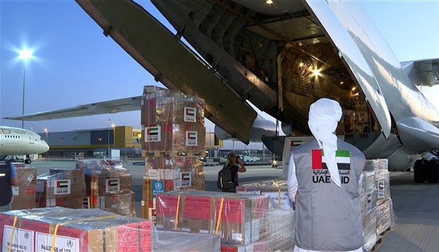 الإمارات ترسل 100 طن من المساعدات لدعم اللاجئين السودانيين