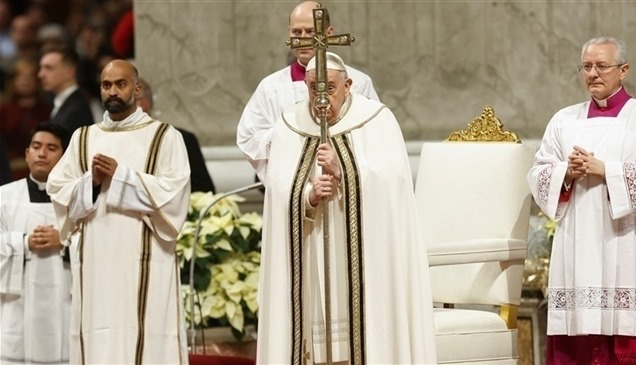 البابا فرنسيس خلال قداس الميلاد: قلبنا في بيت لحم