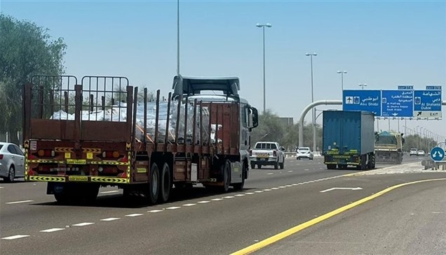 شرطة أبوظبي: منع دخول الشاحنات والحافلات في رأس السنة
