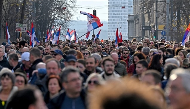 آلاف الصرب يتظاهرون احتجاجاً على نتيجة الانتخابات