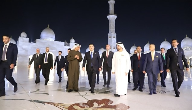 رئيس وزراء العراق يزور جامع الشيخ زايد الكبير في أبوظبي