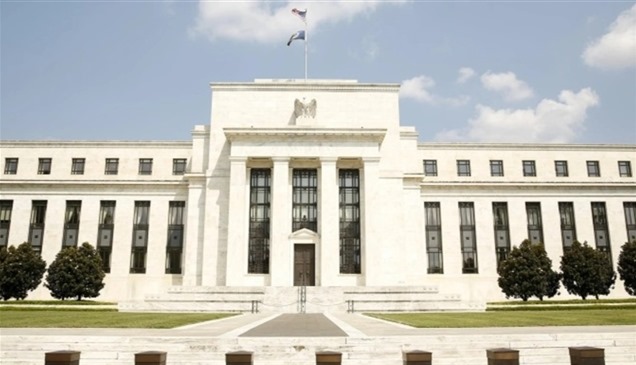 بلانكفين يطالب بوقف رفع أسعار الفائدة بعد أزمة البنوك