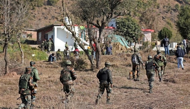الهند تعتقل 3 انفصاليين وأسلحة في كشمير