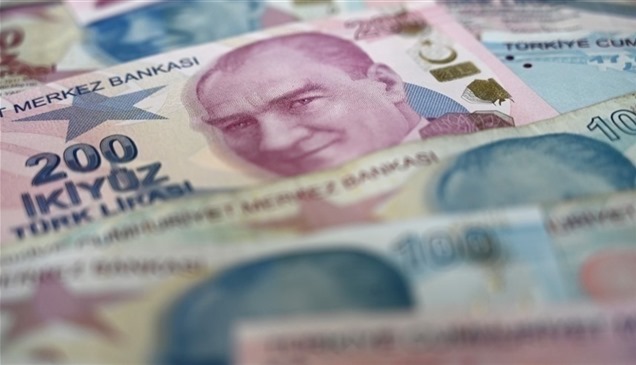 الليرة التركية تتراجع لمستوى قياسي جديد بعد رفع الفائدة