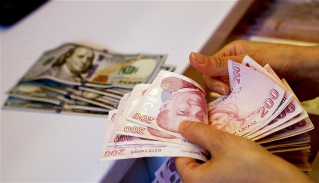 الليرة التركية تنزلق لمستوى قياسي جديد أمام الدولار