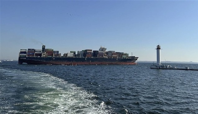 أوكرانيا تعلن مغادرة أول سفينة شحن عبر ممر ملاحي جديد بالبحر الأسود