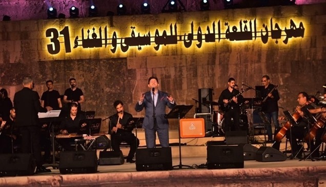 هاني شاكر يطرب مسرح "مهرجان القلعة" بحفلة ساحرة