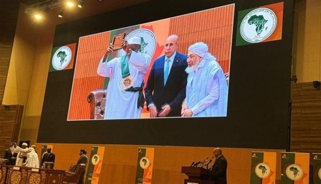 بن بيه لرئيس موريتانيا: إخوانكم في الإمارات يوفرون الماء والغذاء والدواء لأهالي غزة