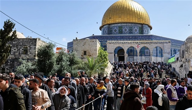 مسؤول فلسطيني يحذر من منع المصليين دخول الأقصى خلال رمضان 