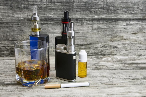 alcohol-and-electronic-cigarettes.jpg