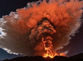 ثوران بركان فاجرادالسفيال في إيسلندا