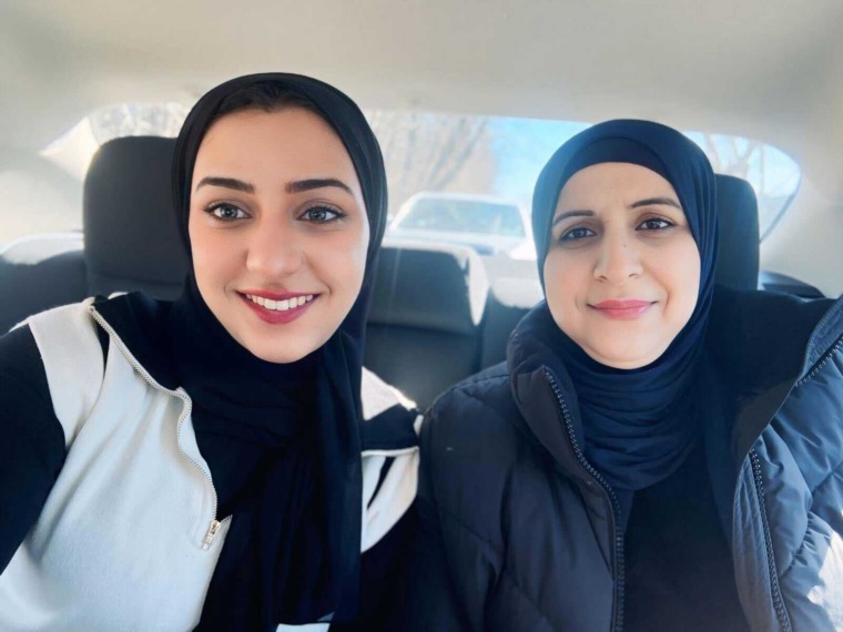 مرح مع والدتها في نيويورك